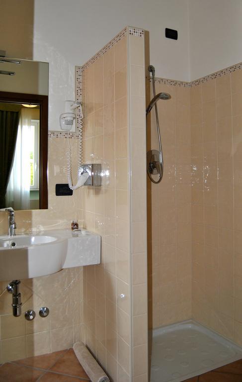 Hotel Aquila Castelfranco Emilia Ruang foto