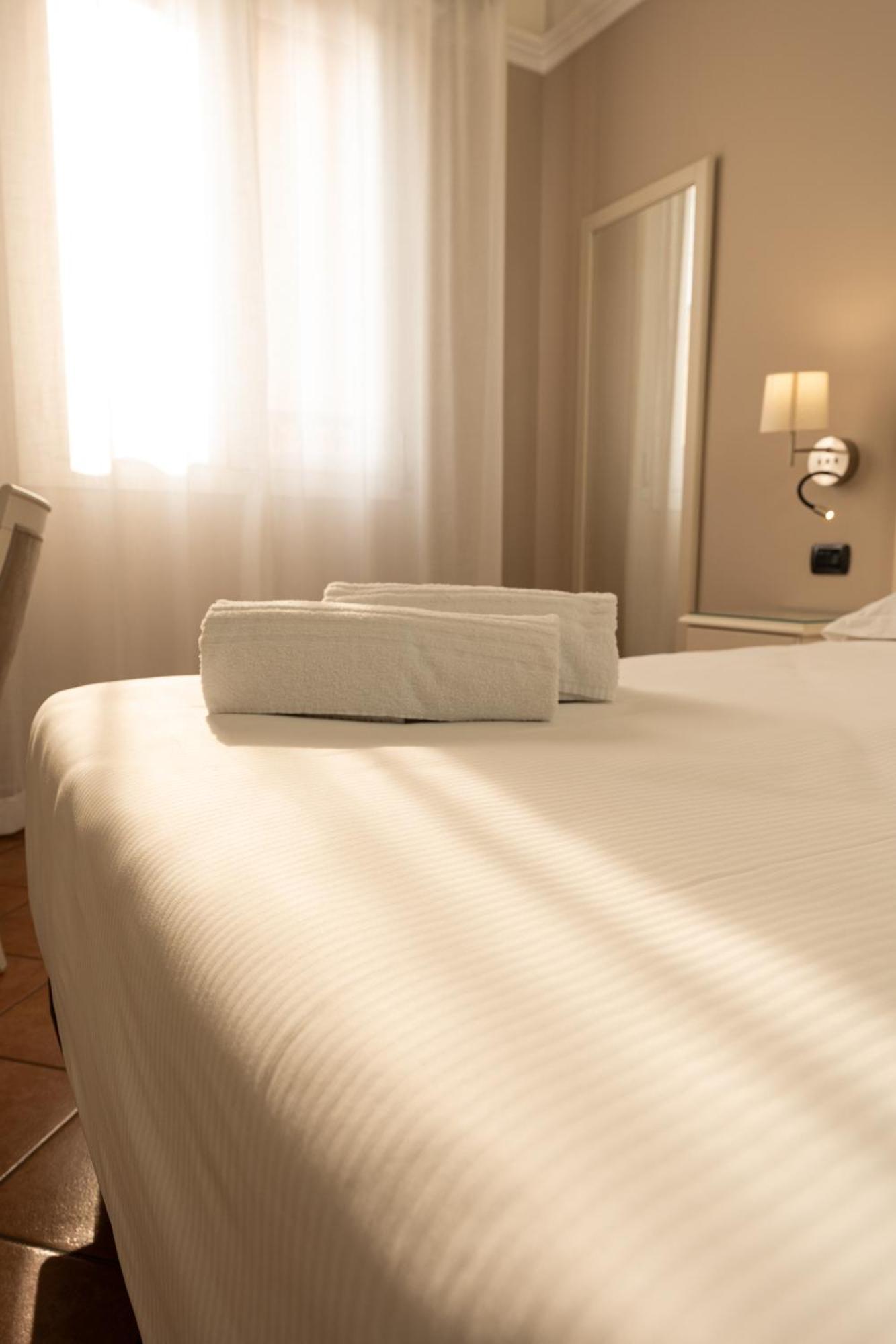 Hotel Aquila Castelfranco Emilia Bagian luar foto